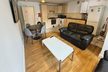 4 bed house, Chapel Court, Lenton, Nottingham, NG71HP - Image 3