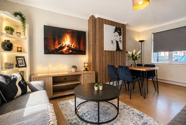 5 bed house, Rolleston Drive - 5 bed, Lenton, Nottingham, NG71LA - Image 2