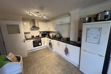 5 bed house, Saxton Close, Beeston, Nottingham, NG92DU - Image 2