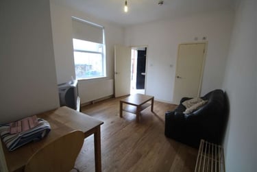 1 bed flat, Flat 1a 2 Arthur Avenue, Lenton, Nottingham, NG72EL - Image 1