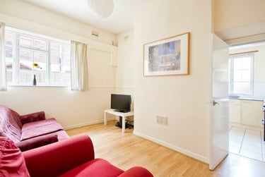 3 bed flat, Forest Rd West Flat 1, Radford, Nottingham, NG74EQ - Image 1