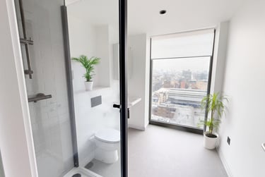 Penthouse Premium En-suite - Image 4