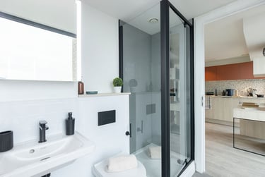 Penthouse En-suite - Image 5