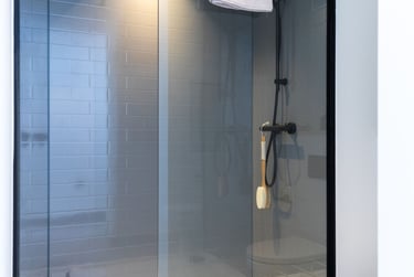 Standard En-suite - Image 5