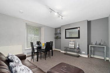 1 bed flat, Chester place, North hill, Plymouth, PL46ET - Image 1