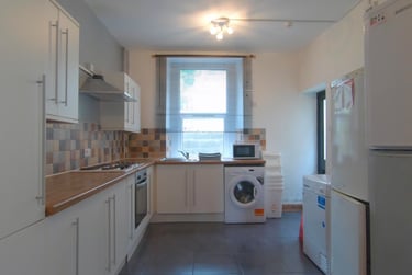 6 bed house, Penmaen Terrance, Mount pleasant, Swansea, SA16HZ - Image 5