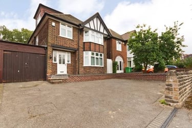 6 bed house, Charnock ave, Wollaton park, Nottingham, NG81AG - Image 1