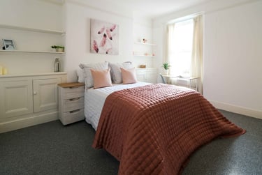 6 bed house, Carlton Terrace, Lipson, Plymouth, PL48PR - Image 1