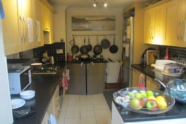 6 bed house, Dutch Gardens, Near university, Kingston, KT27TT - Image 1