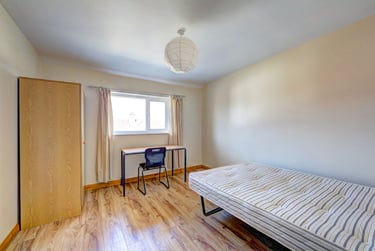 6 bed house, Addison Gardens south kingston, Near university, Kingston, KT58DW - Image 2