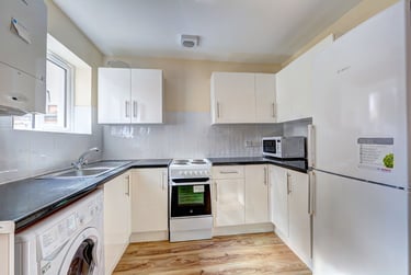 6 bed house, Addison Gardens south kingston, Near university, Kingston, KT58DW - Image 3