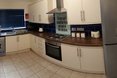 4 bed house, Victoria Road, Near university, Middlesbrough, TS13HX - Image 1