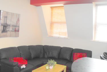 7 bed flat, 7 Tithebarn Street, City centre, Preston, PR11DL - Image 1