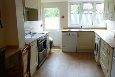 7 bed house, Morley Road, Mount pleasant, Exeter, EX47BD - Image 1