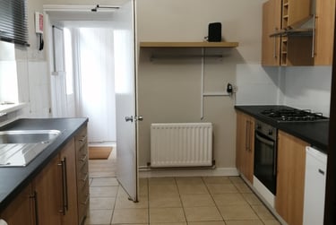 6 bed house, Drummond Street, Whitmore reans, Wolverhampton, WV14AQ - Image 2