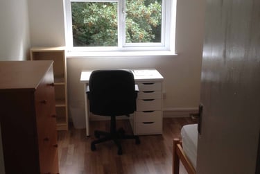 2 bed flat, Greenwich Area, Woolwich, London, SE185PU - Image 3
