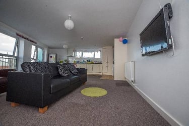 4 bed flat, 100 Vaughan Way, Near university, Leicester, LE14SH - Image 3