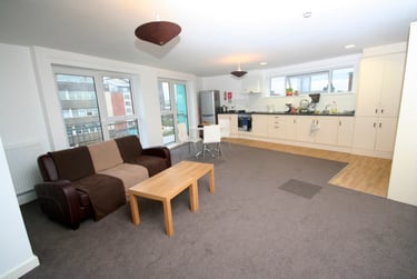 5 bed flat, 100 Vaughan Way, Near university, Leicester, LE14SH - Image 2