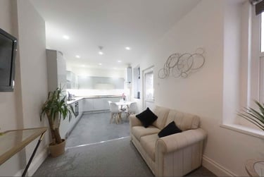 6 bed house, Trematon Terrace, Mutley, Plymouth, PL46QS - Image 2