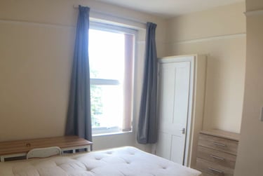 6 bed house, Greenbank Avenue, Lipson, Plymouth, PL48PS - Image 2