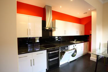 3 bed flat, Whiteladies Road, Clifton, Bristol, BS82QA - Image 2