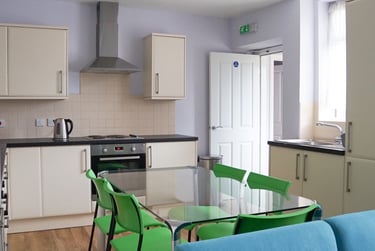 7 bed house, Hughenden Road, Near university, High wycombe, HP135PE - Image 2