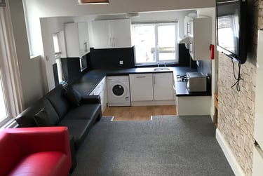 6 bed house, Lisson Grove, Mutley, Plymouth, PL47DL - Image 2