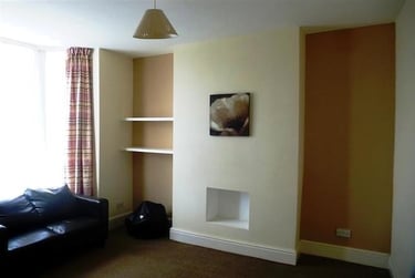 3 bed house, Weston Park Road, Peverell, Plymouth, PL34NU - Image 2