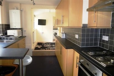 3 bed house, Weston Park Road, Peverell, Plymouth, PL34NU - Image 3