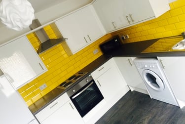 2 bed flat, Fylde Road, Adelphi quarter, Preston, PR12XQ - Image 1