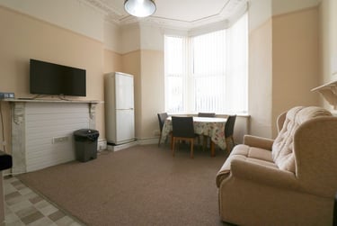 2 bed house, Evelyn Place, Near university, Plymouth, PL46HL - Image 1