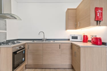 2 bed flat, Ford Park Road, Mutley, Plymouth, PL46QY - Image 2