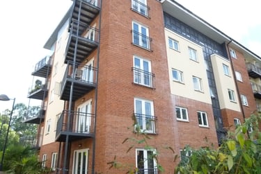 3 bed flat, New North Road, Central, Exeter, EX44HG - Image 1