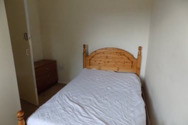 5 bed house, Park Barn Drive, Near university, Guildford, GU28ER - Image 2