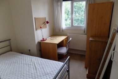 5 bed house, Park Barn Drive, Near university, Guildford, GU28ER - Image 3