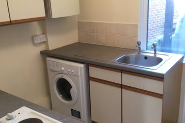2 bed flat, High Street, Near university, Portsmouth, PO12HS - Image 4