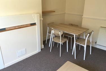 2 bed flat, High Street, Near university, Portsmouth, PO12HS - Image 3