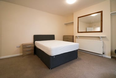 2 bed house, Evelyn Place, Central, Plymouth, PL46HL - Image 2