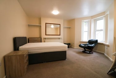 2 bed house, Evelyn Place, Central, Plymouth, PL46HL - Image 1