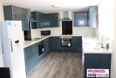 5 bed house, Victoria Road, Near university, Middlesbrough, TS13HY - Image 1