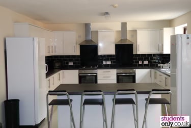 7 bed house, Gresham, Near university, Middlesbrough, TS14LJ - Image 1