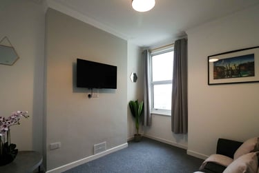 4 bed house, Glen Park Avenue, City Centre, Plymouth, PL46BA - Image 4