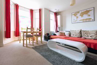 2 bed flat, Valmar Road, Camberwell, London, SE59NG - Image 2