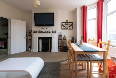 2 bed flat, Valmar Road, Camberwell, London, SE59NG - Image 1