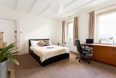 1 bed studio, Houndiscombe Road, Mutley, Plymouth, PL46HQ - Image 2