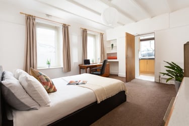1 bed studio, Houndiscombe Road, Mutley, Plymouth, PL46HQ - Image 1