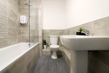 3 bed flat, Cheltenham Place, Mutley, Plymouth, PL47DZ - Image 3