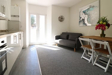 3 bed flat, Cheltenham Place, Mutley, Plymouth, PL47DZ - Image 4