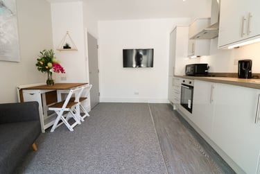 3 bed flat, Cheltenham Place, Mutley, Plymouth, PL47DZ - Image 5