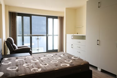 1 bed studio, 22 Constantine Street, Central, Plymouth, PL48AF - Image 1